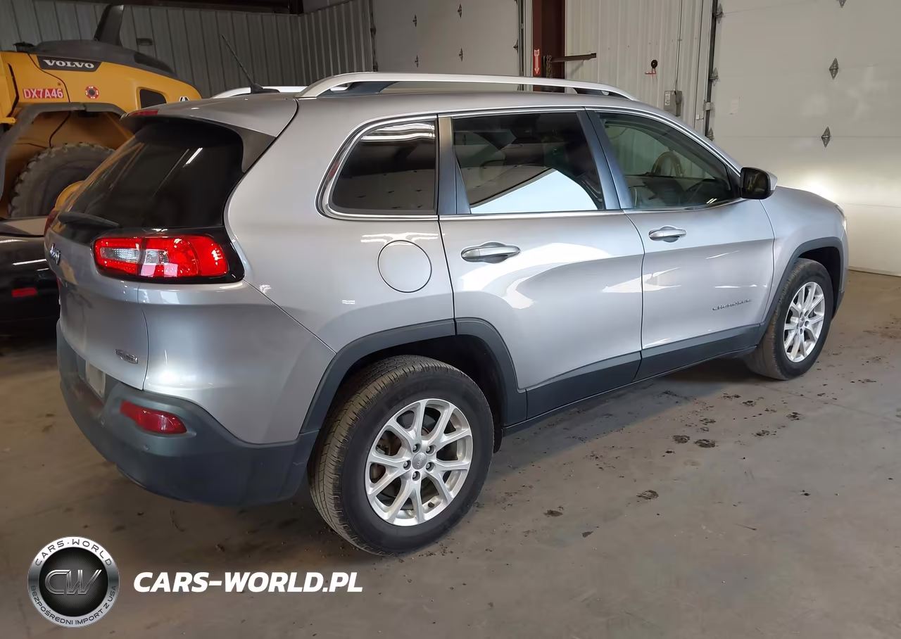 2018 Jeep Cherokee Latitude 4X4 VIN:1C4PJMCB0JD531886 - 4