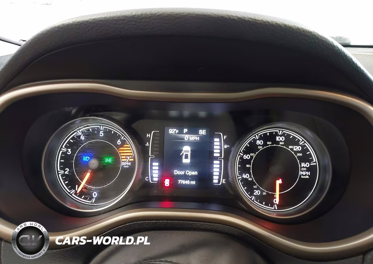 2018 Jeep Cherokee Latitude 4X4 VIN:1C4PJMCB0JD531886 - 7