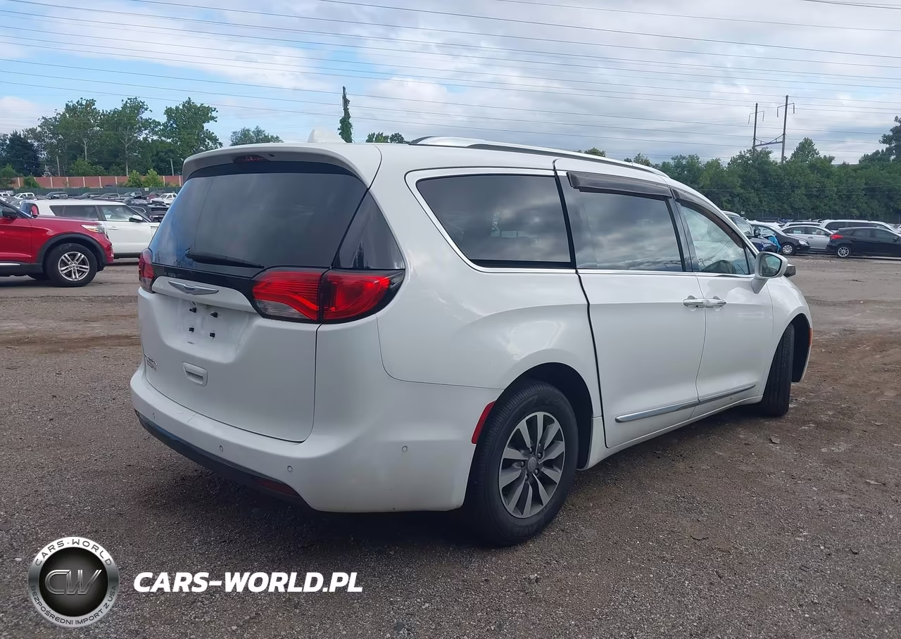 2020 Chrysler Pacifica Touring L Plus VIN:2C4RC1EG1LR158545 - 4