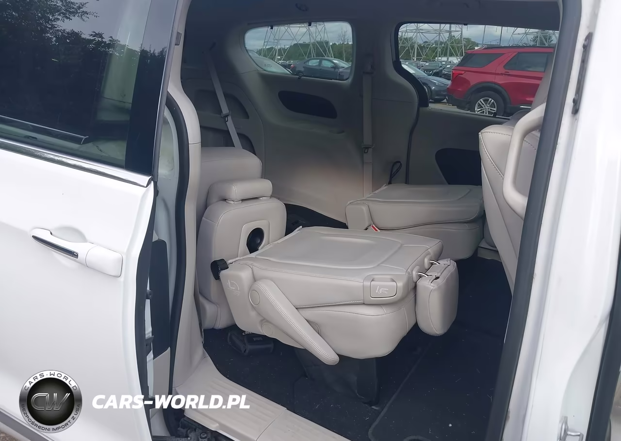 2020 Chrysler Pacifica Touring L Plus VIN:2C4RC1EG1LR158545 - 8
