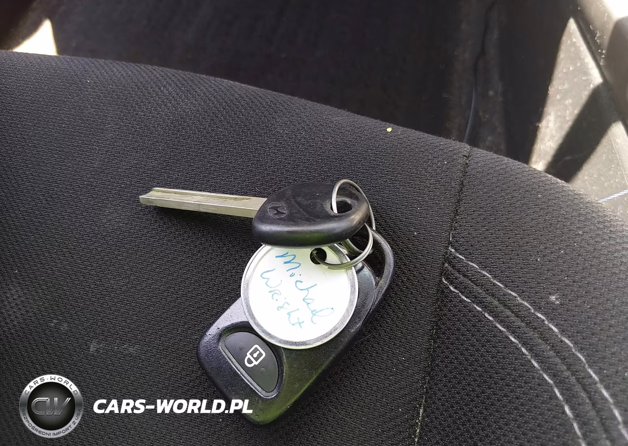 2017 Hyundai Veloster VIN:KMHTC6AD0HU306642 - 11