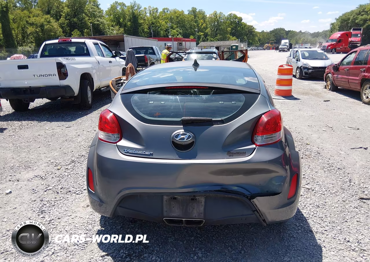 2017 Hyundai Veloster VIN:KMHTC6AD0HU306642 - 16