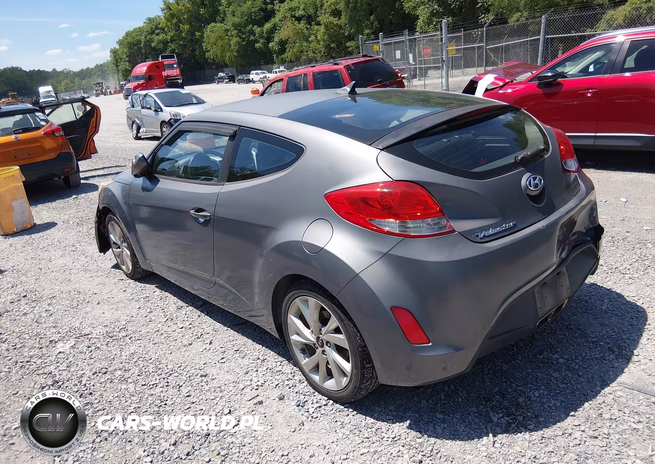 2017 Hyundai Veloster VIN:KMHTC6AD0HU306642 - 3