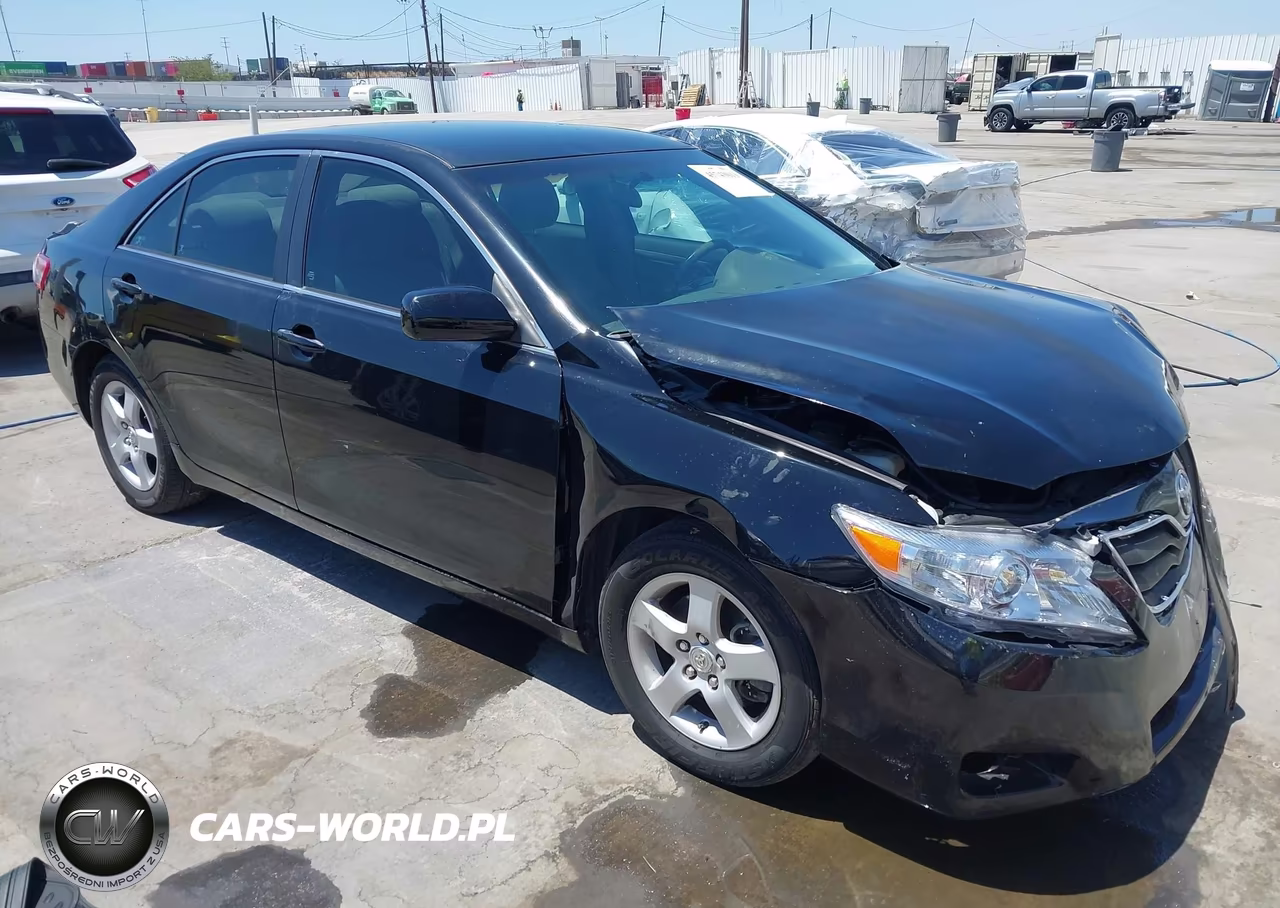 2010 Toyota Camry Le – zdjęcie 1 z 16