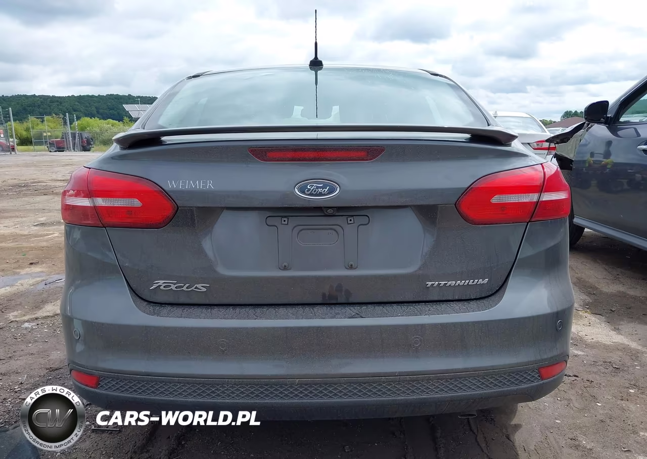 2018 Ford Focus Titanium VIN:1FADP3J20JL220985 - 16