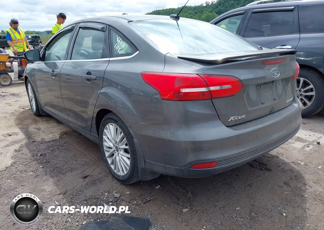 2018 Ford Focus Titanium VIN:1FADP3J20JL220985 - 3