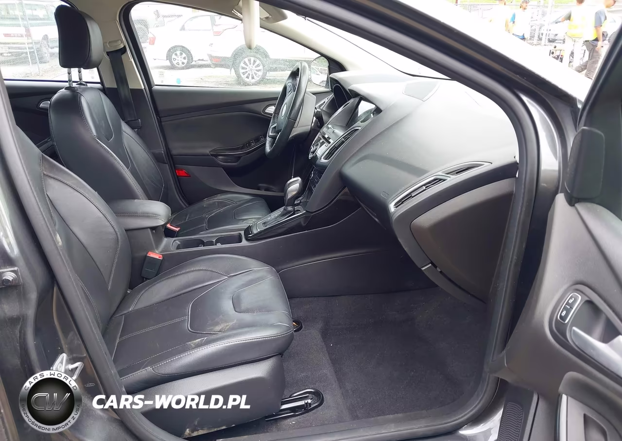 2018 Ford Focus Titanium VIN:1FADP3J20JL220985 - 5