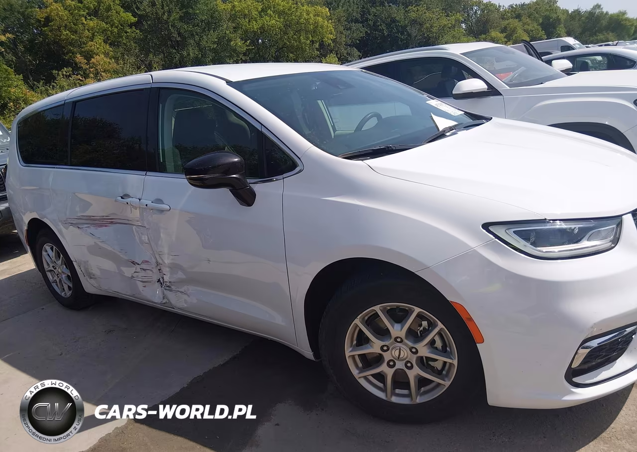 2024 Chrysler Pacifica Touring L VIN:2C4RC1BGXRR123063 - 13