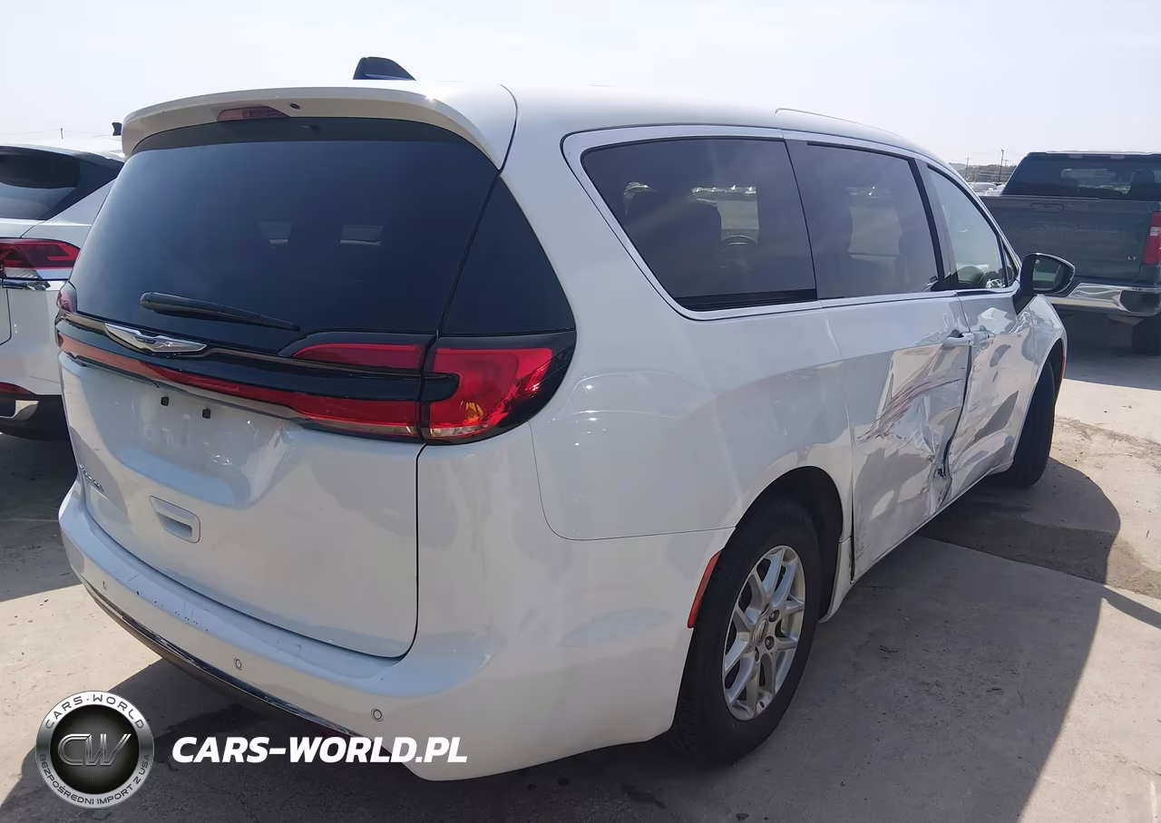 2024 Chrysler Pacifica Touring L VIN:2C4RC1BGXRR123063 - 4