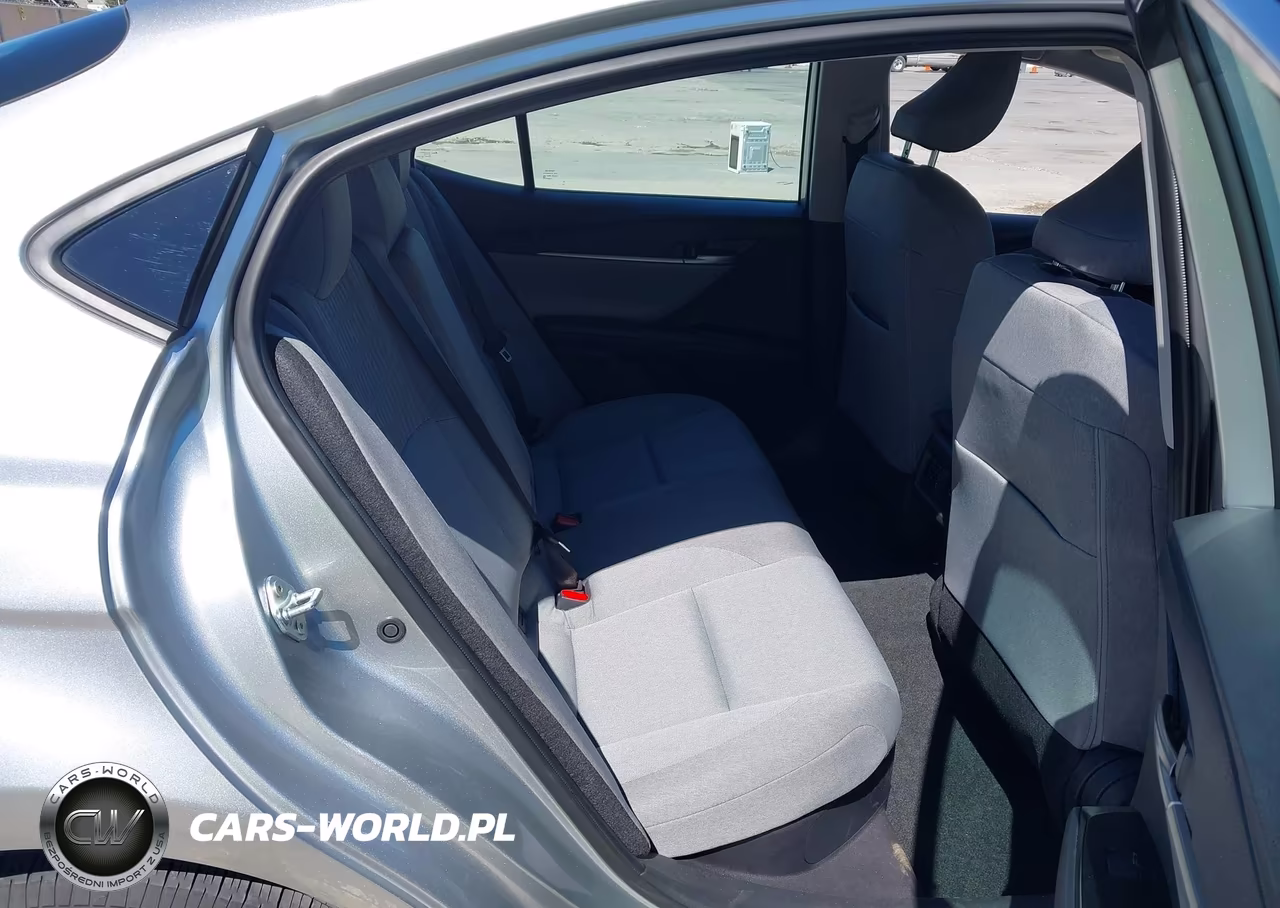 2026 Toyota Camry Le VIN:4T1DAACKXTU661092 - 8
