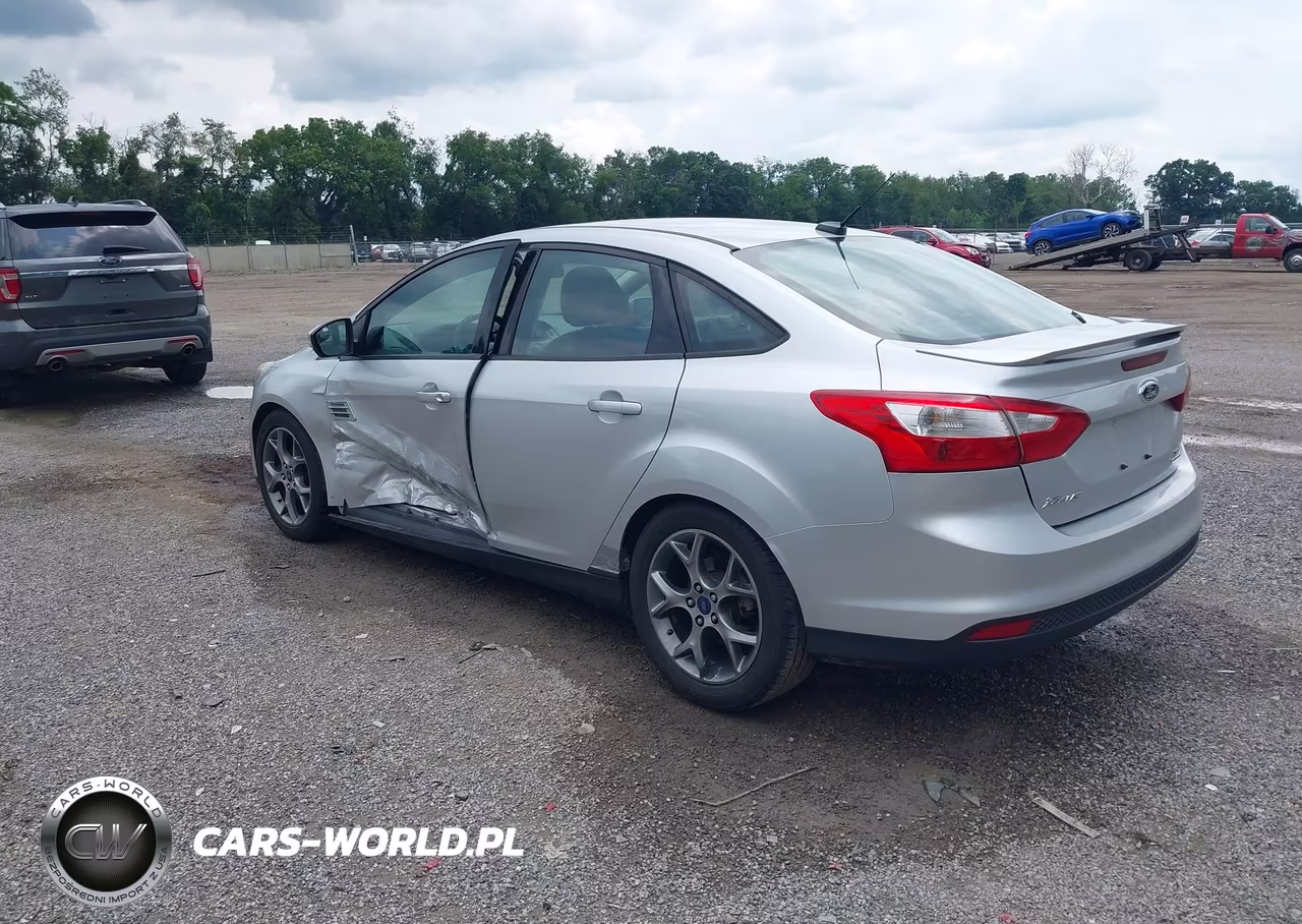 2014 Ford Focus Se VIN:1FADP3F23EL205833 - 3