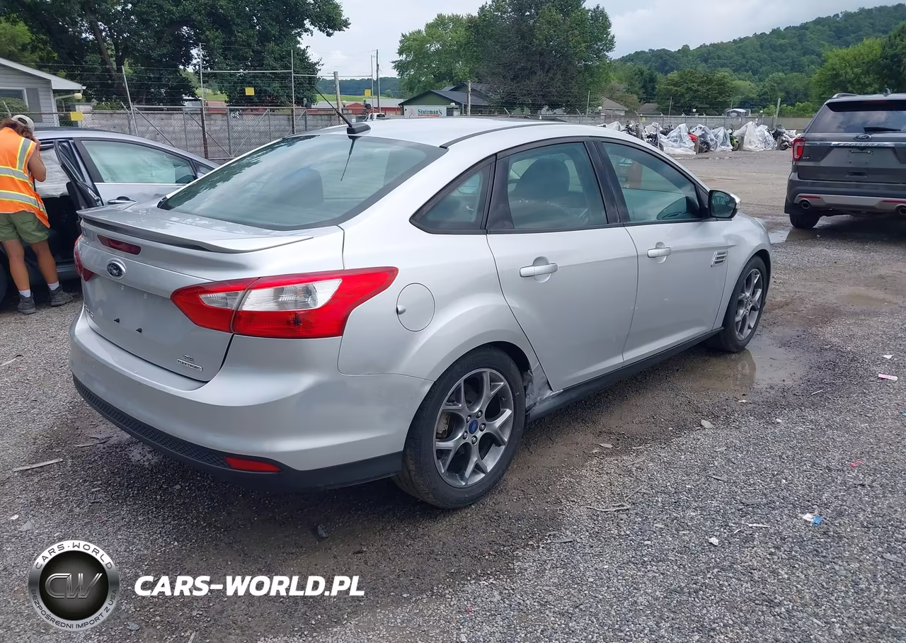 2014 Ford Focus Se VIN:1FADP3F23EL205833 - 4