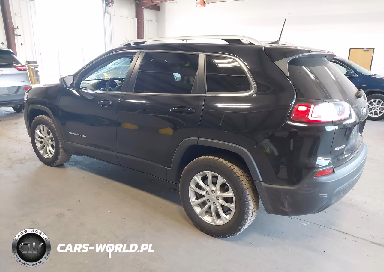 2019 Jeep Cherokee Latitude 4X4 VIN:1C4PJMCB8KD429916 - 3