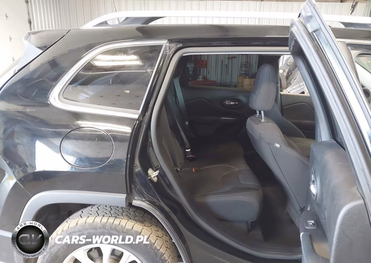 2019 Jeep Cherokee Latitude 4X4 VIN:1C4PJMCB8KD429916 - 8