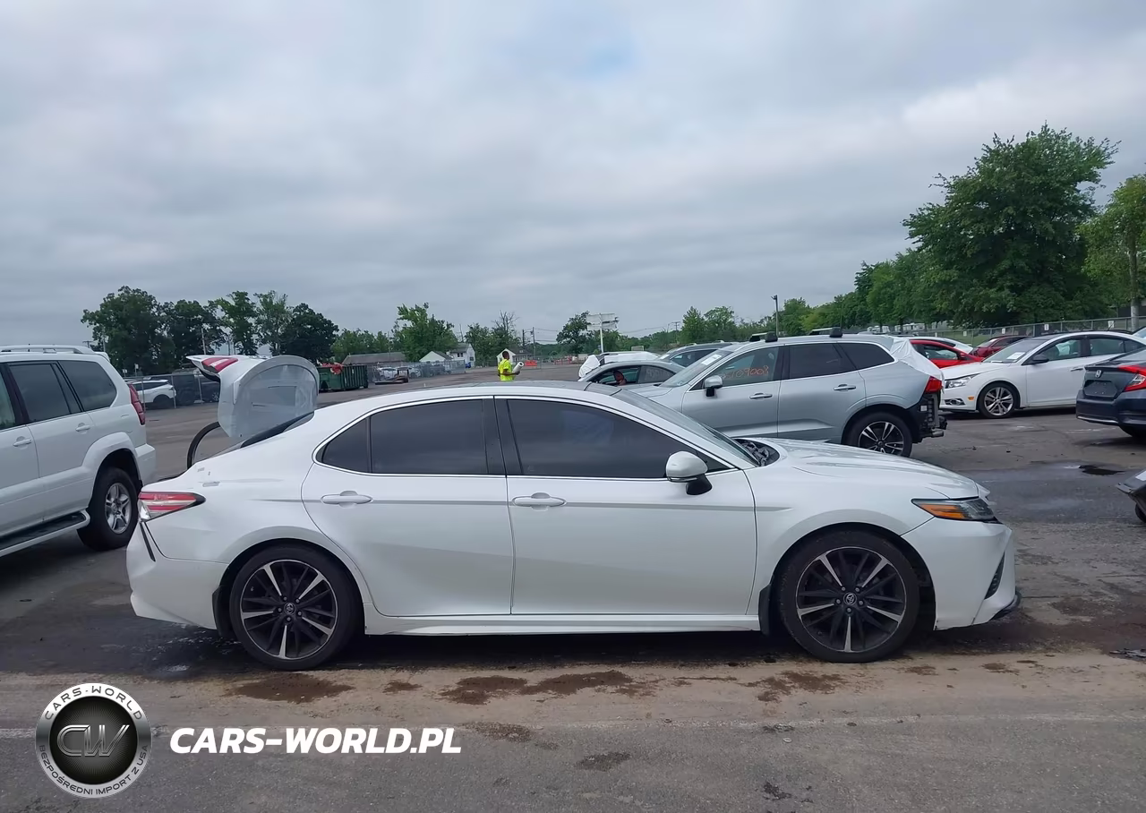 2018 Toyota Camry Xse VIN:4T1B61HK2JU155951 - 13