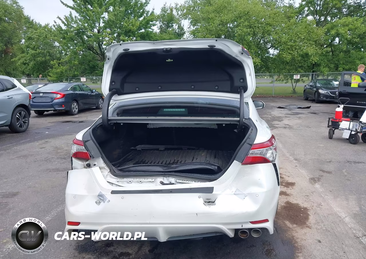 2018 Toyota Camry Xse VIN:4T1B61HK2JU155951 - 16
