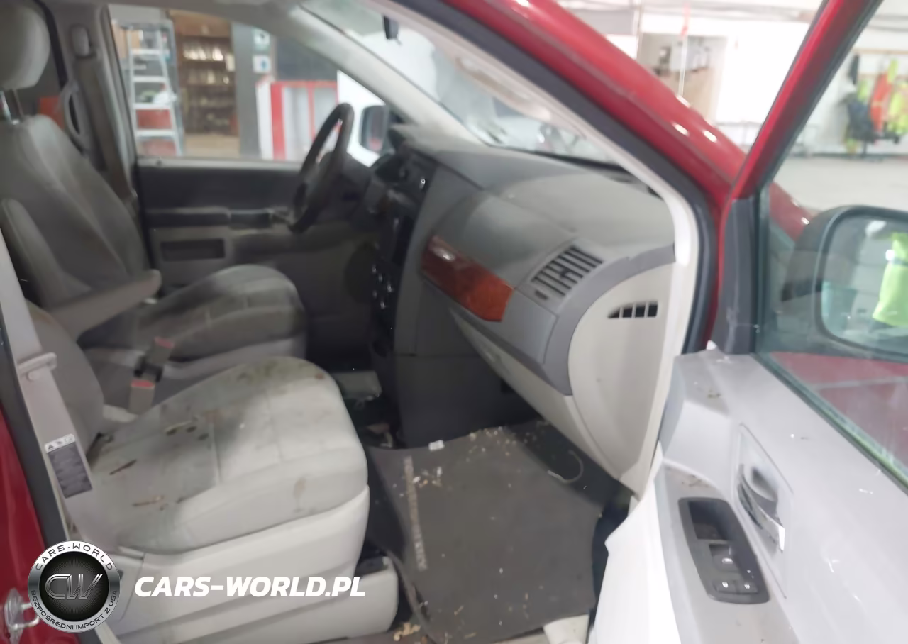 2008 Chrysler Town & Country Lx VIN:2A8HR44H28R103205 - 5