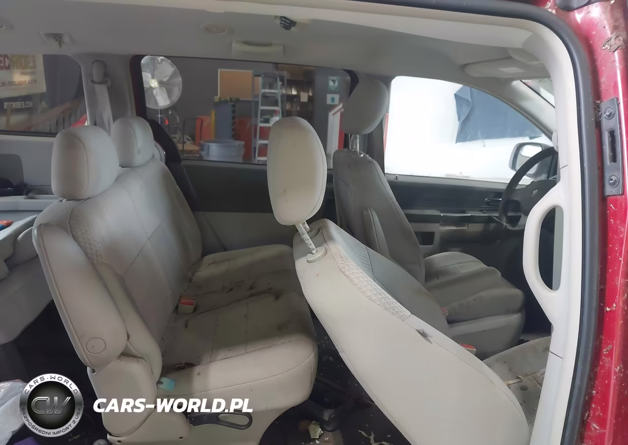 2008 Chrysler Town & Country Lx VIN:2A8HR44H28R103205 - 8