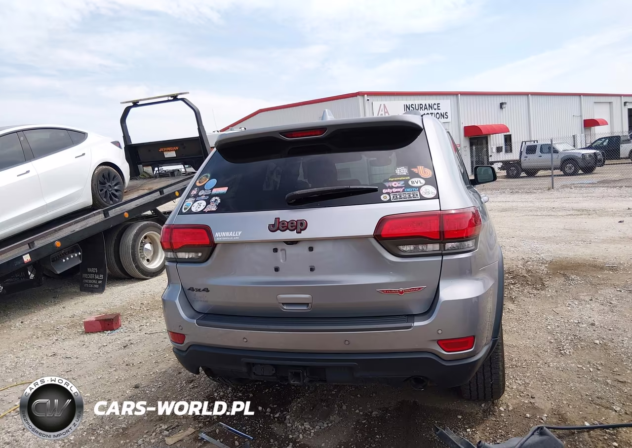 2019 Jeep Grand Cherokee Trailhawk 4X4 VIN:1C4RJFLG4KC584033 - 17
