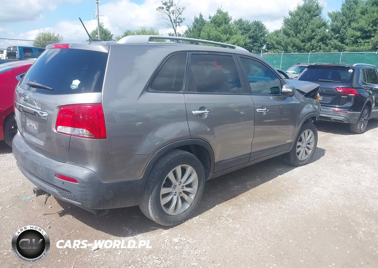 2011 Kia Sorento Lx V6 VIN:5XYKTDA25BG142364 - 4