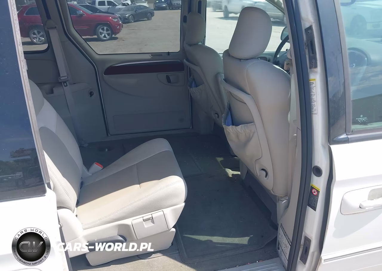 2005 Chrysler Town & Country Limited VIN:2C8GP64L85R483265 - 8