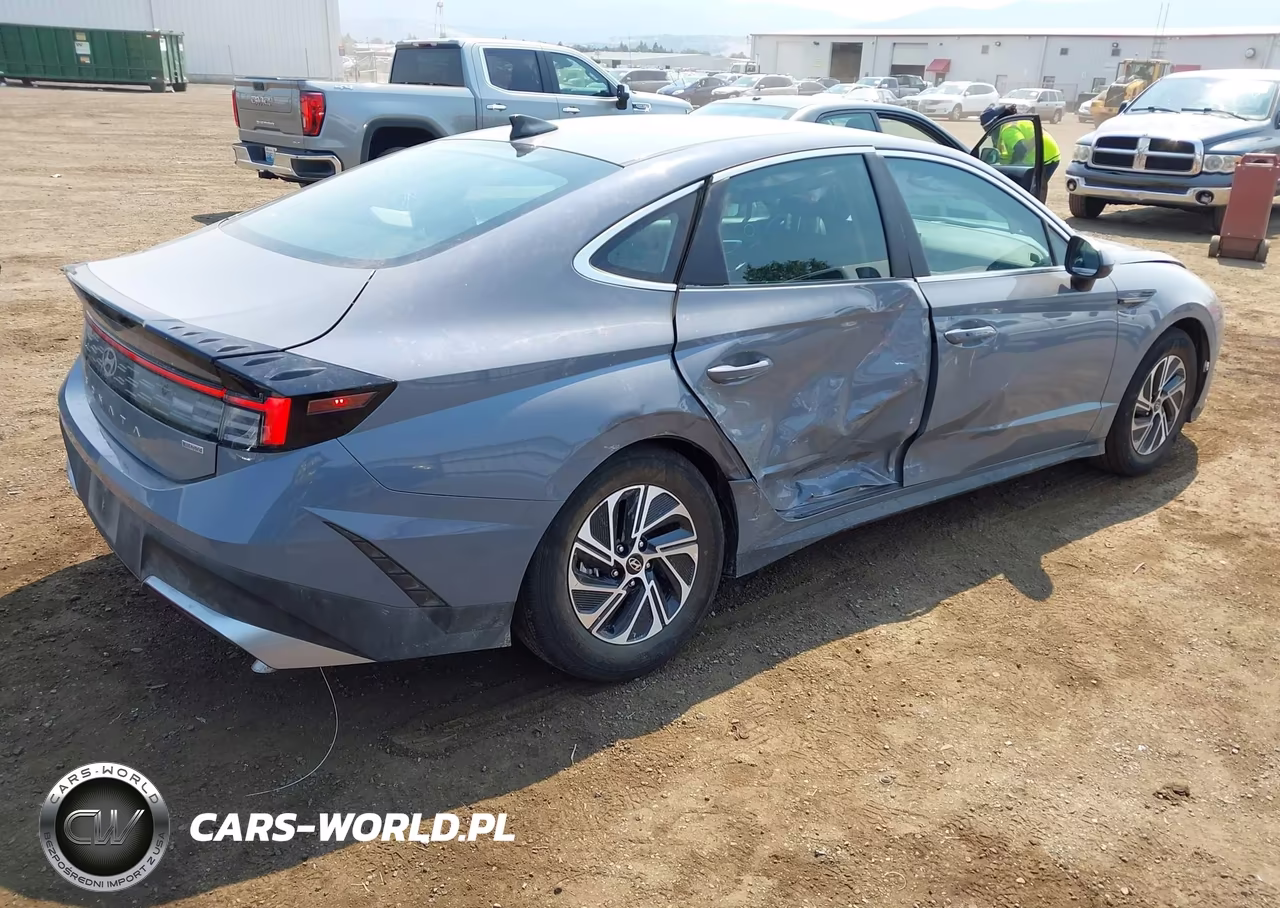 2026 Hyundai Sonata Hybrid Blue VIN:KMHL24JJ1TA167144 - 4