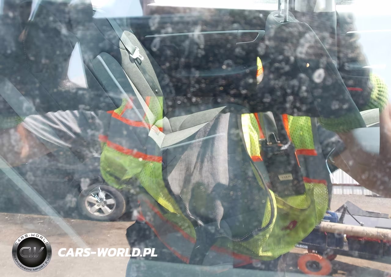 2026 Hyundai Sonata Hybrid Blue VIN:KMHL24JJ1TA167144 - 8