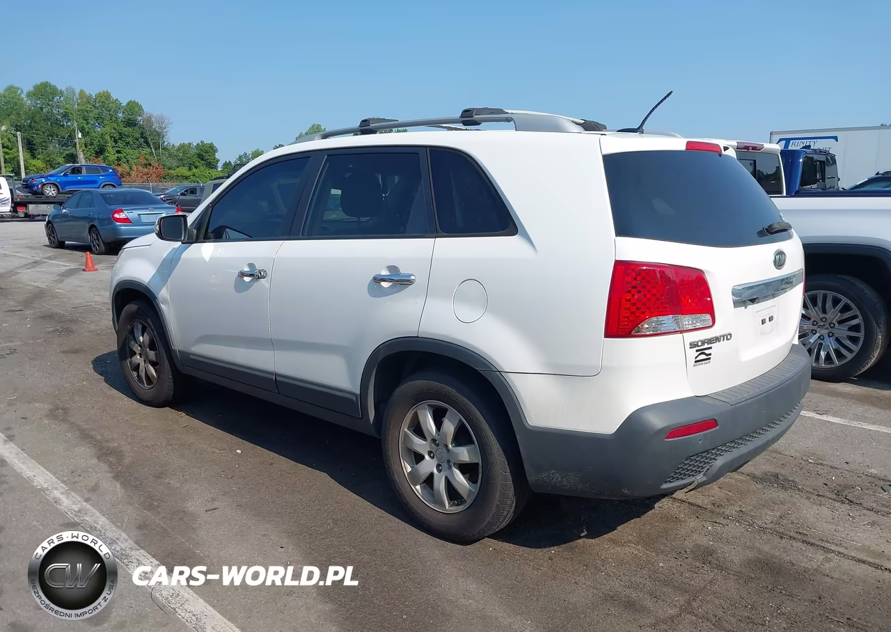2011 Kia Sorento Lx VIN:5XYKT4A14BG177355 - 3