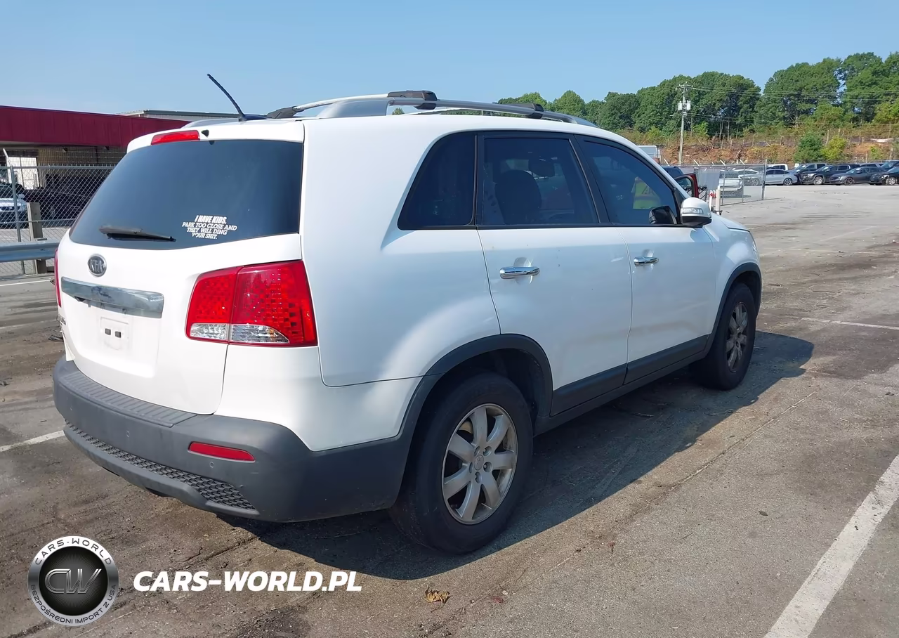 2011 Kia Sorento Lx VIN:5XYKT4A14BG177355 - 4