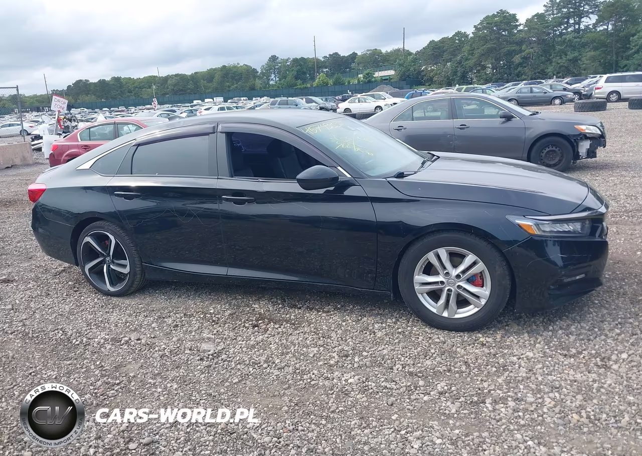 2018 Honda Accord Sport VIN:1HGCV1F3XJA198668 - 13