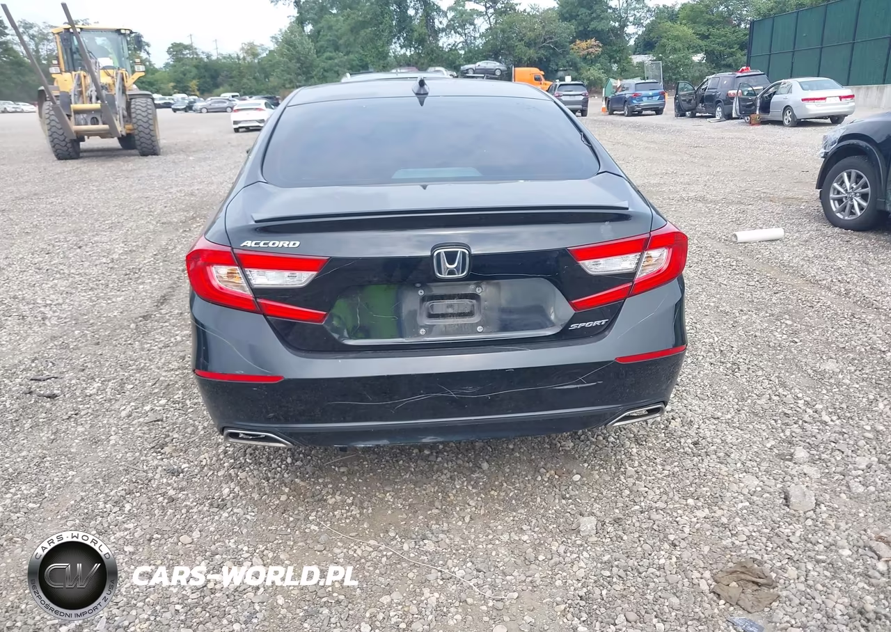 2018 Honda Accord Sport VIN:1HGCV1F3XJA198668 - 16