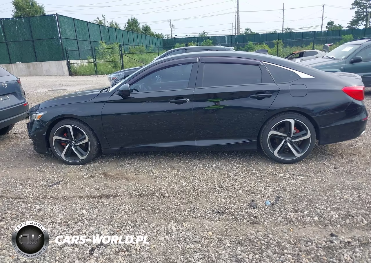 2018 Honda Accord Sport VIN:1HGCV1F3XJA198668 - 17