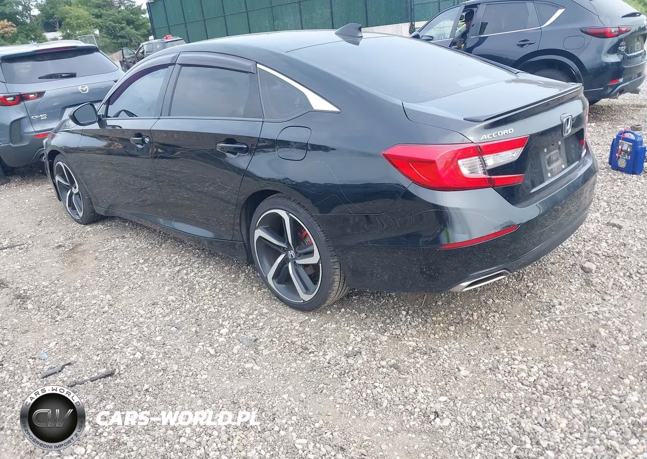 2018 Honda Accord Sport VIN:1HGCV1F3XJA198668 - 3