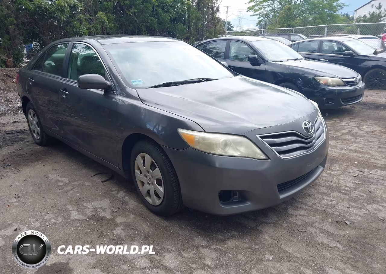 2010 Toyota Camry Le – zdjęcie 1 z 13