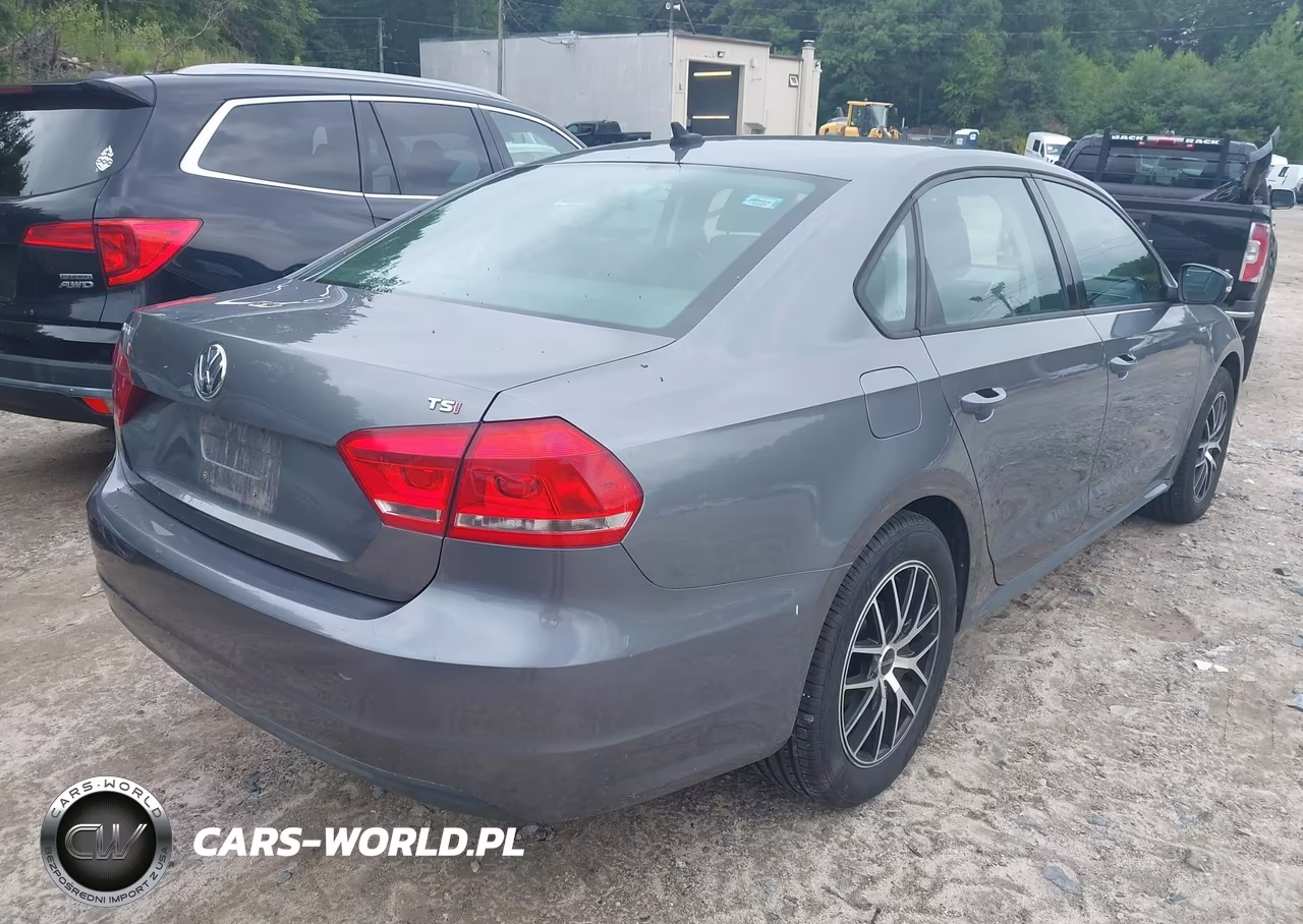 2015 Volkswagen Passat 1.8T Wolfsburg Edition VIN:1VWAT7A39FC012682 - 4