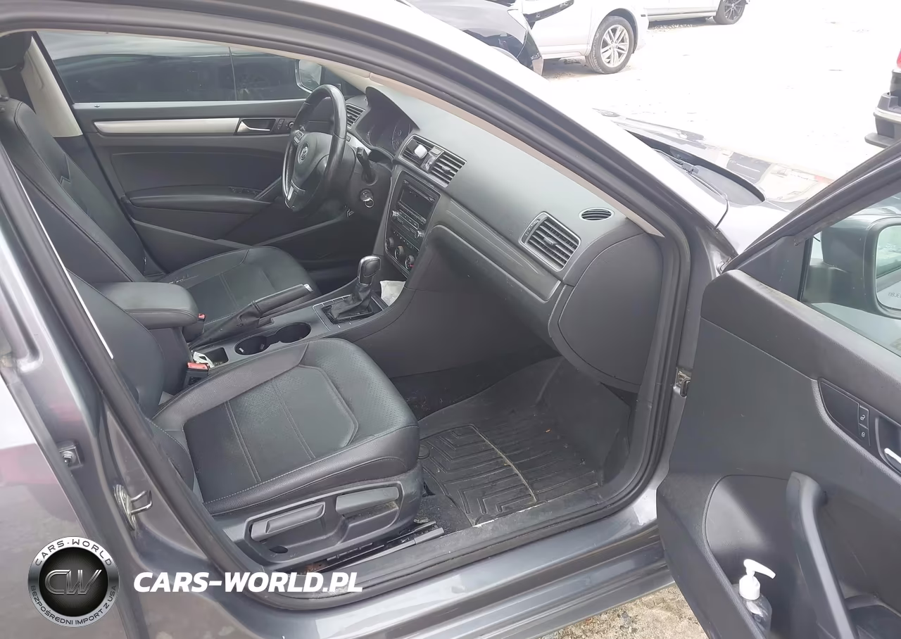 2015 Volkswagen Passat 1.8T Wolfsburg Edition VIN:1VWAT7A39FC012682 - 5