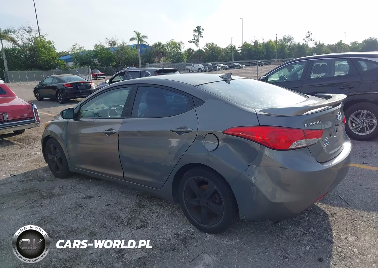 2013 Hyundai Elantra Gls VIN:5NPDH4AE2DH343896 - 3