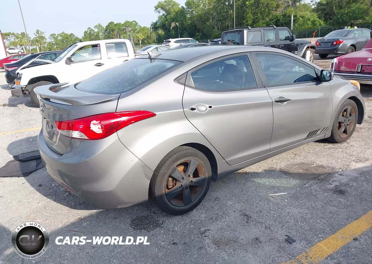 2013 Hyundai Elantra Gls VIN:5NPDH4AE2DH343896 - 4