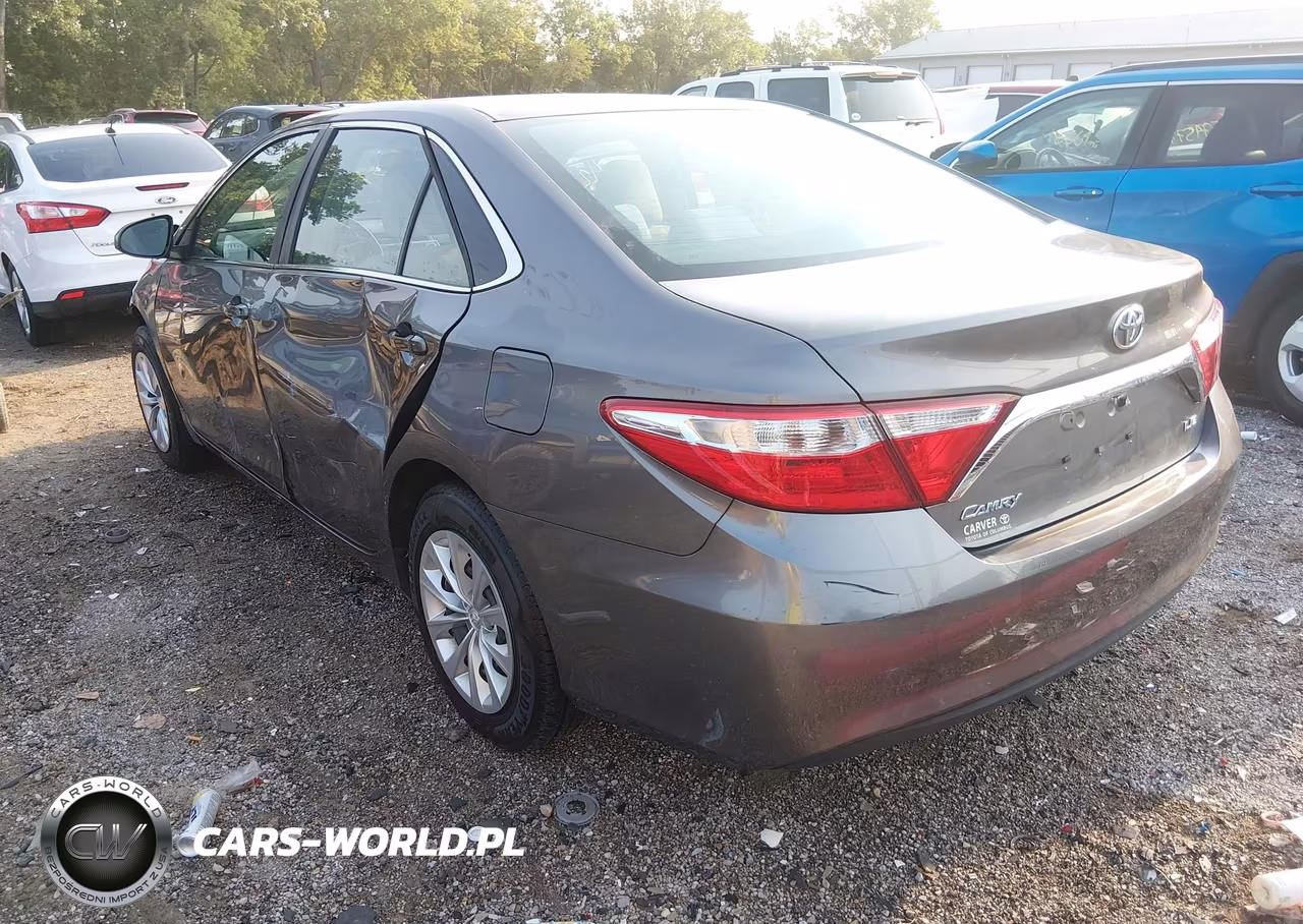 2017 Toyota Camry Le VIN:4T1BF1FK1HU747712 - 3