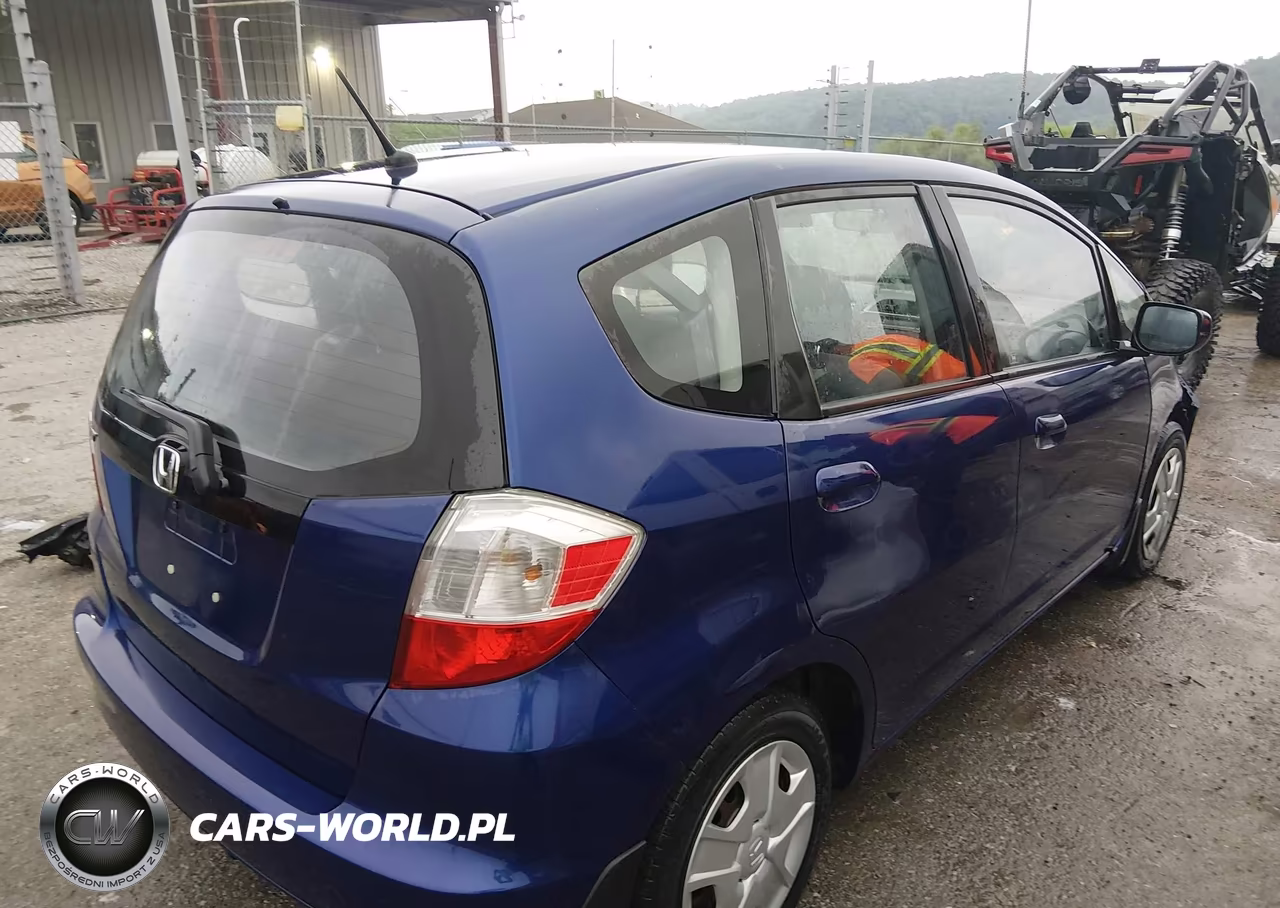 2013 Honda Fit VIN:JHMGE8H34DC063411 - 4