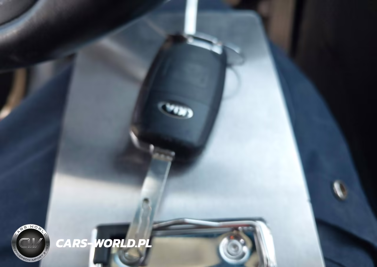 2018 Kia Optima S VIN:5XXGT4L30JG242001 - 11