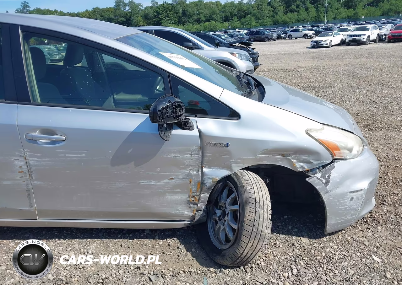 2013 Toyota Prius V Three VIN:JTDZN3EU9D3282150 - 6