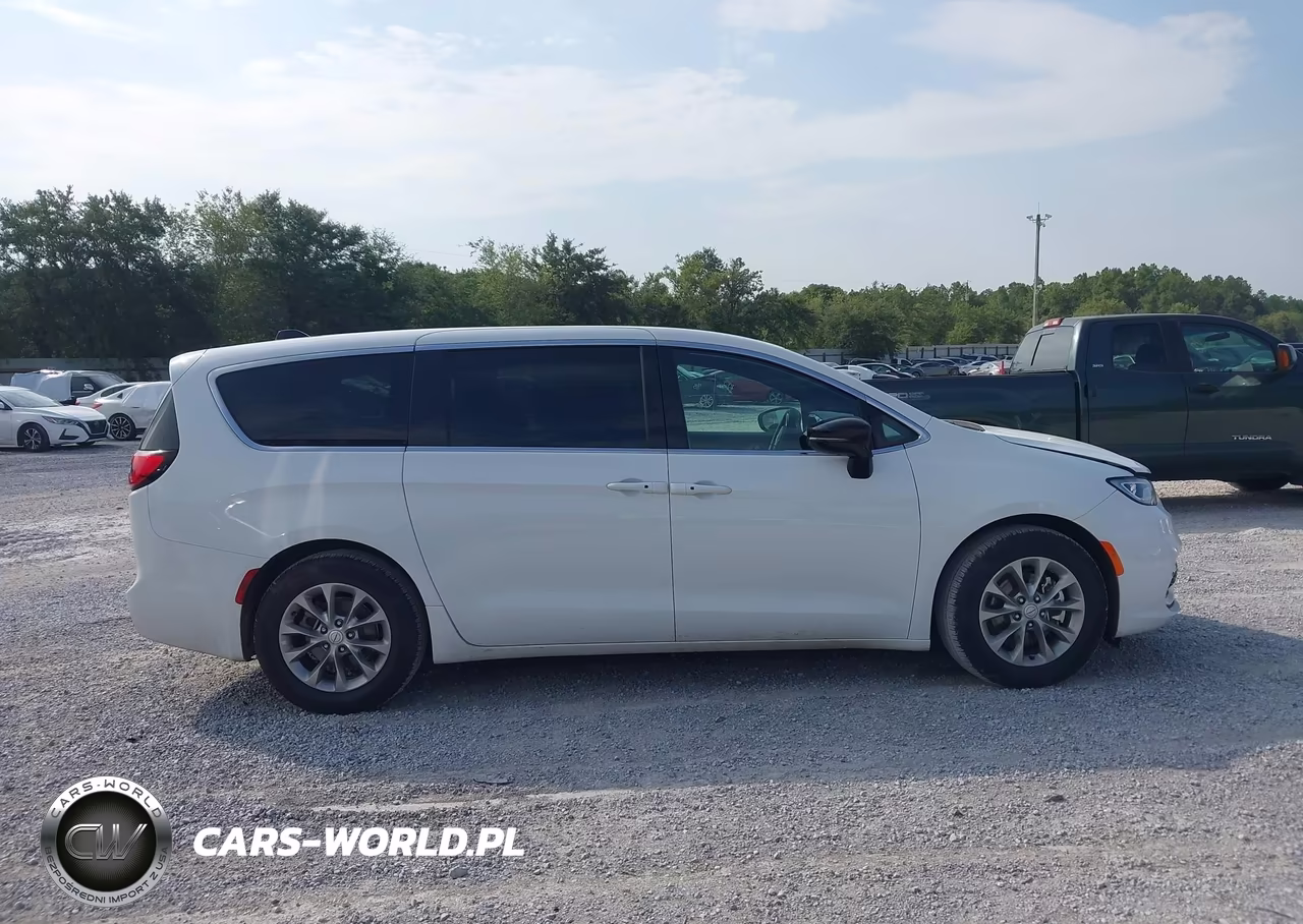2026 Chrysler Pacifica Limited VIN:2C4RC1GG1TR190036 - 13