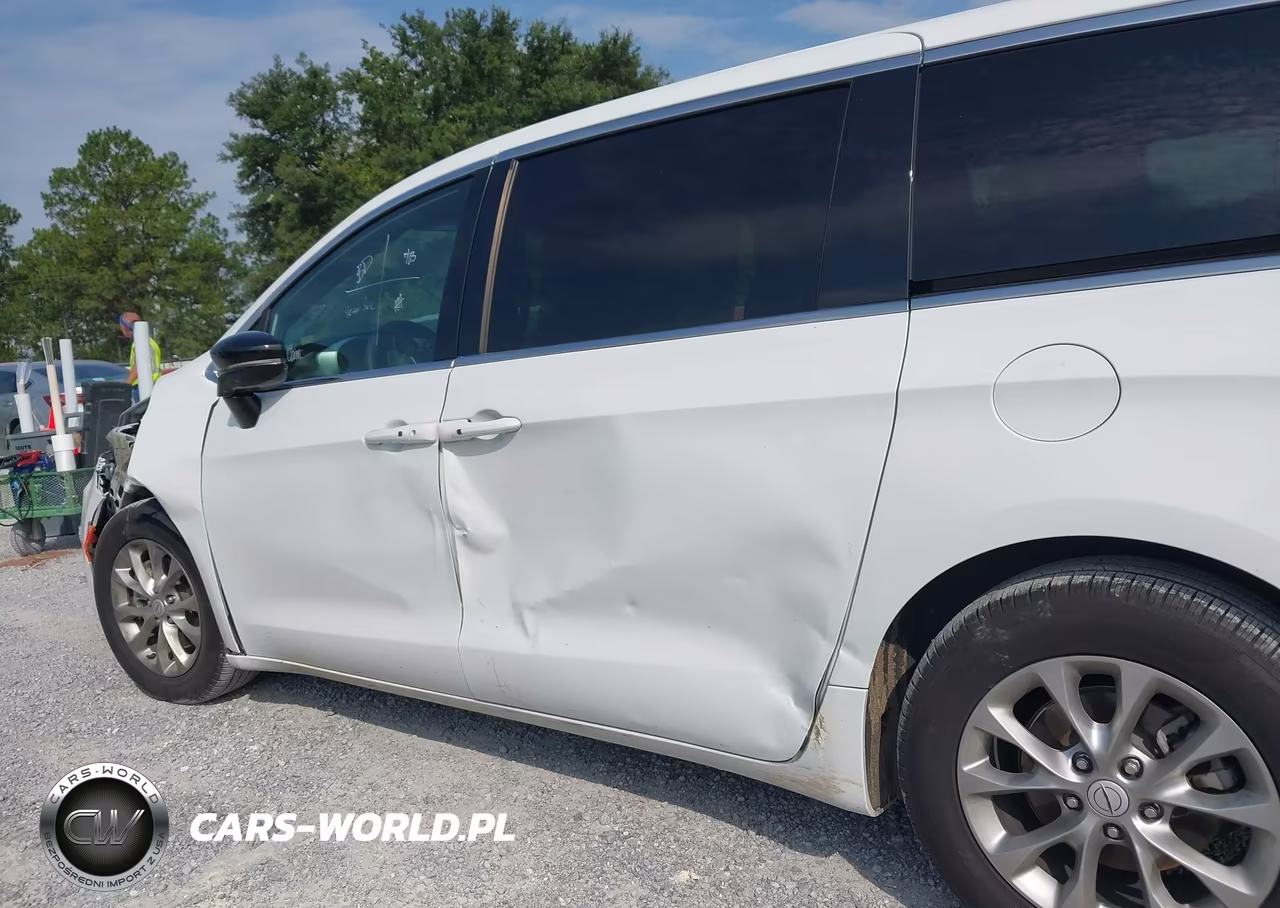 2026 Chrysler Pacifica Limited VIN:2C4RC1GG1TR190036 - 17