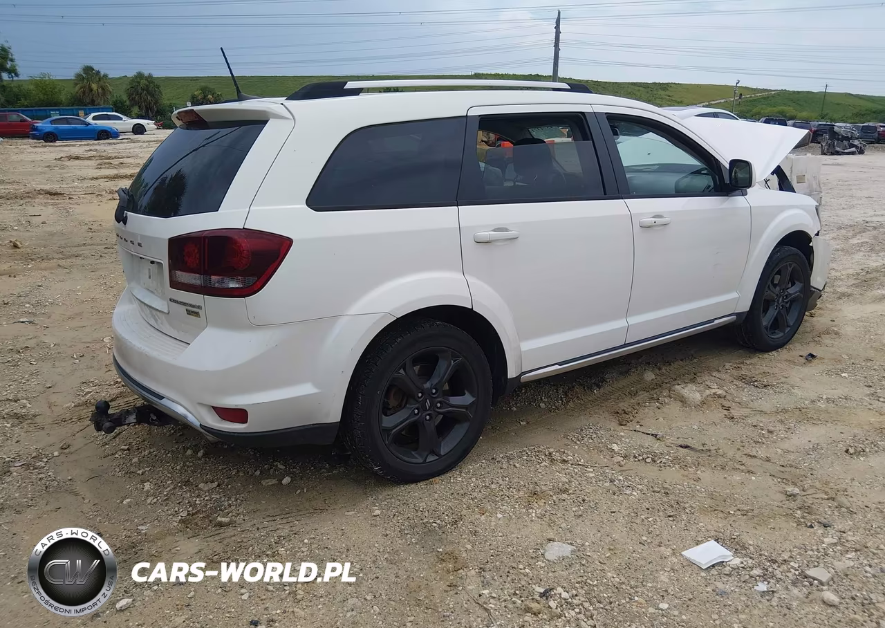 2019 Dodge Journey Crossroad VIN:3C4PDCGG2KT857756 - 4