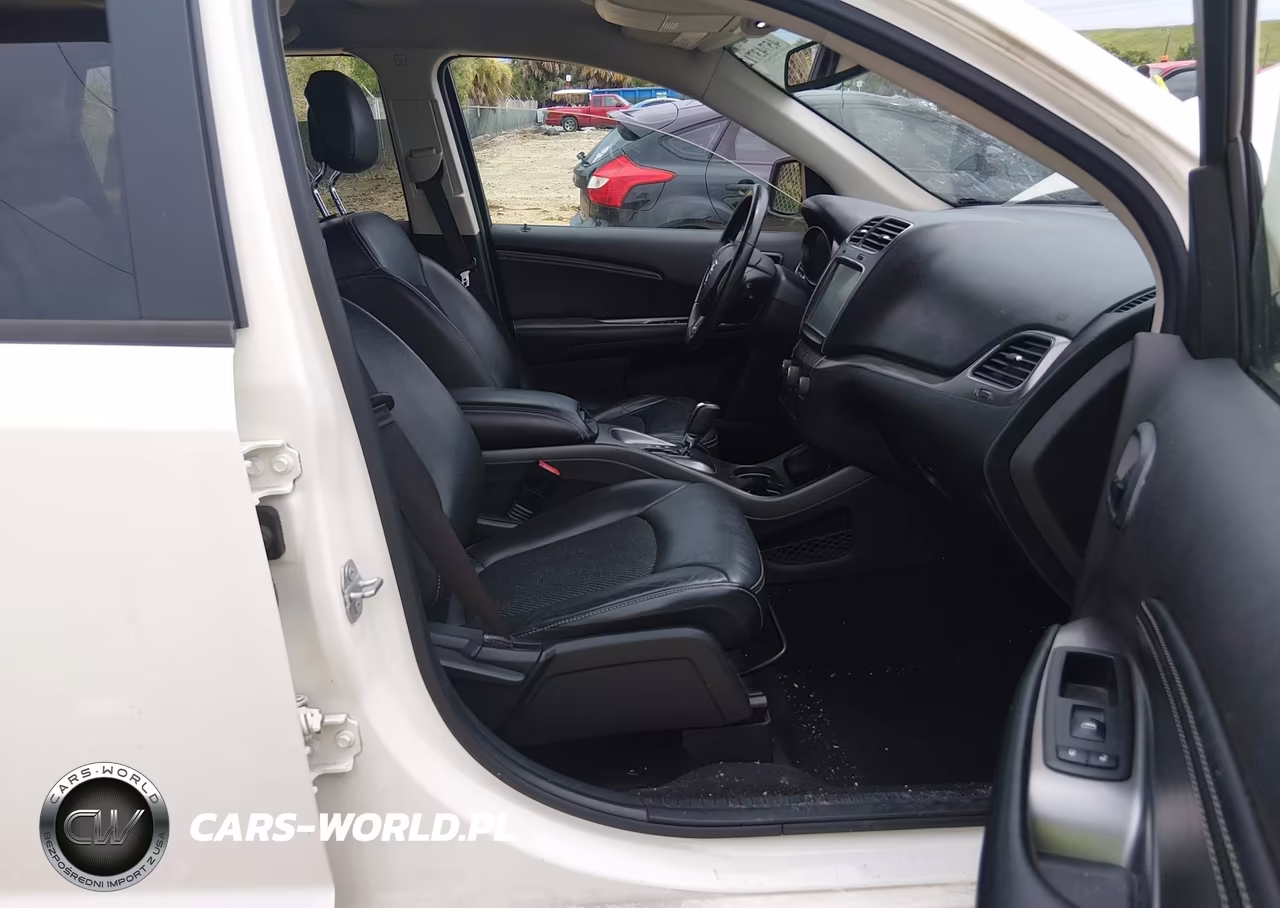 2019 Dodge Journey Crossroad VIN:3C4PDCGG2KT857756 - 5