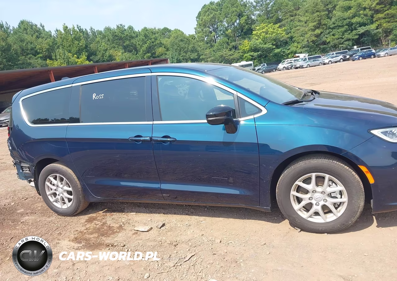 2025 Chrysler Pacifica Select VIN:2C4RC1BG5SR612492 - 13