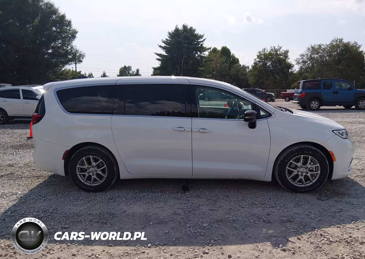2024 Chrysler Pacifica Touring L VIN:2C4RC1BG6RR179503 - 13