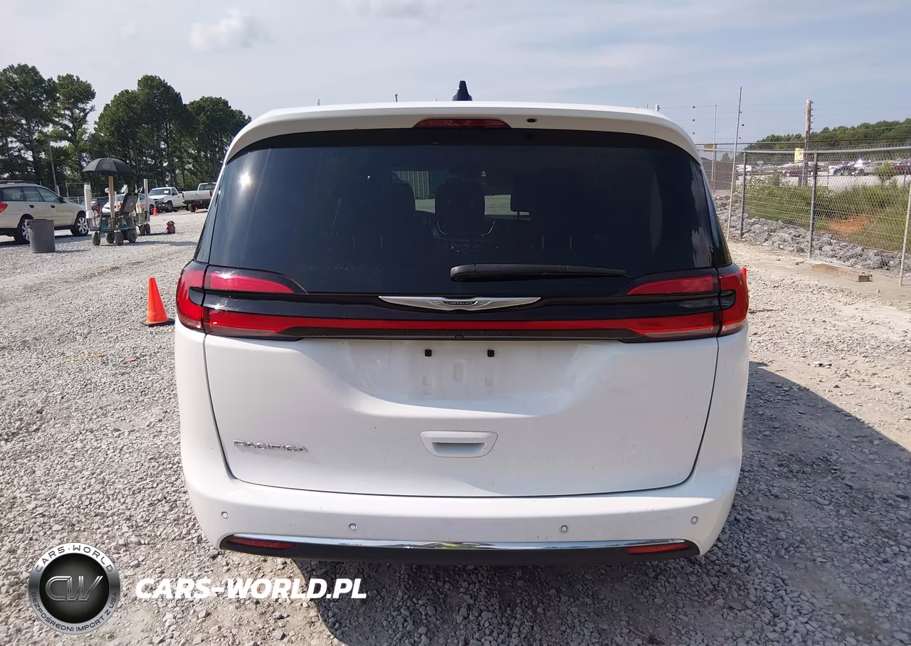 2024 Chrysler Pacifica Touring L VIN:2C4RC1BG6RR179503 - 16