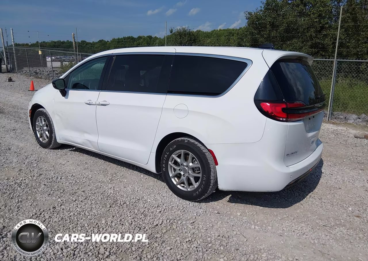 2024 Chrysler Pacifica Touring L VIN:2C4RC1BG6RR179503 - 3